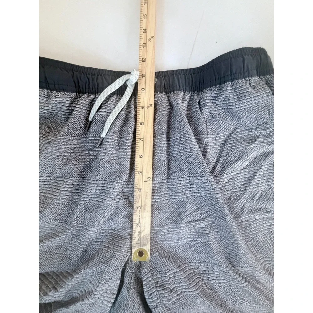 Vuori Men's XXL Gray Kore Shorts Drawstring Athletic Workout Running Lined 7